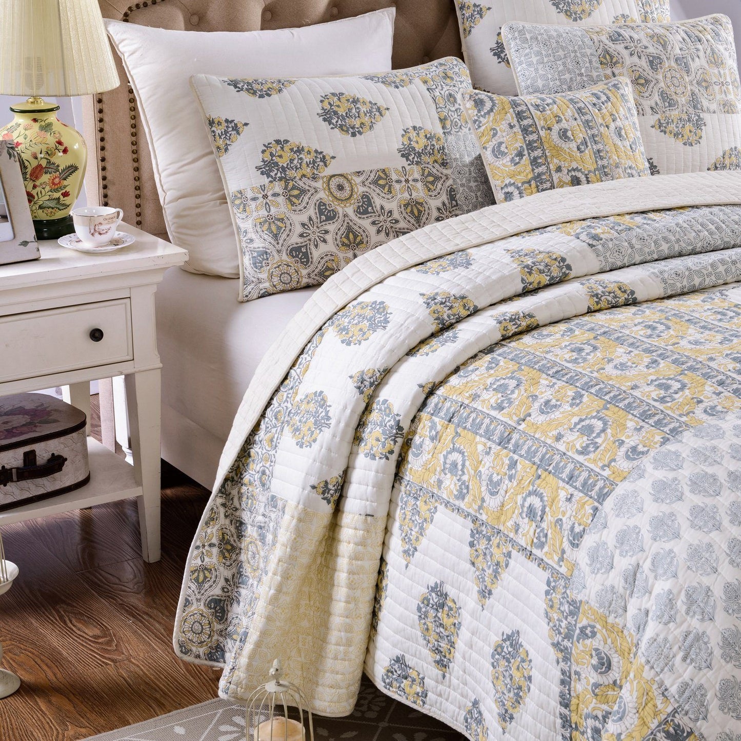DaDa Bedding Honey Comb Elegance Floral Cotton Patchwork Bedspread Set